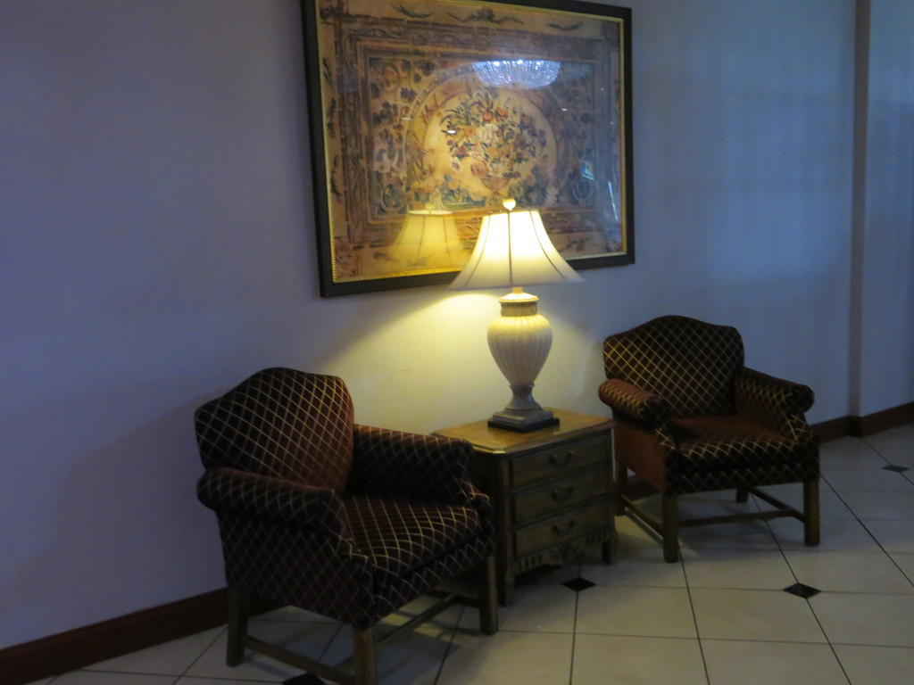 Clarion Inn Conference Center モデスト エクステリア 写真