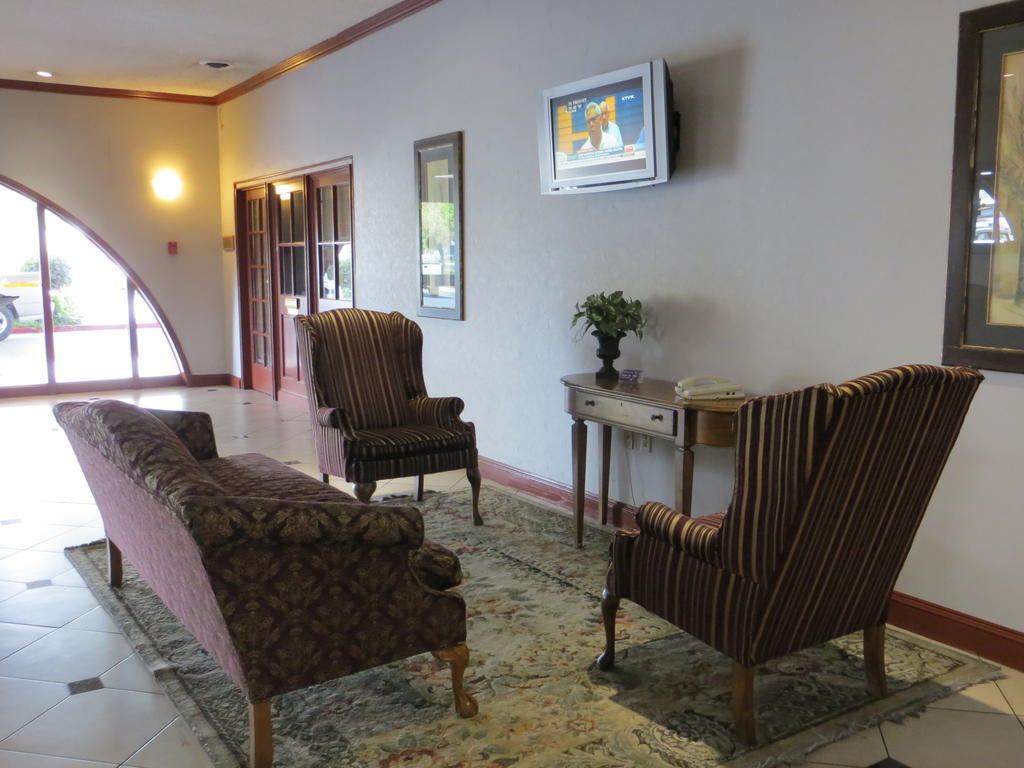 Clarion Inn Conference Center モデスト エクステリア 写真