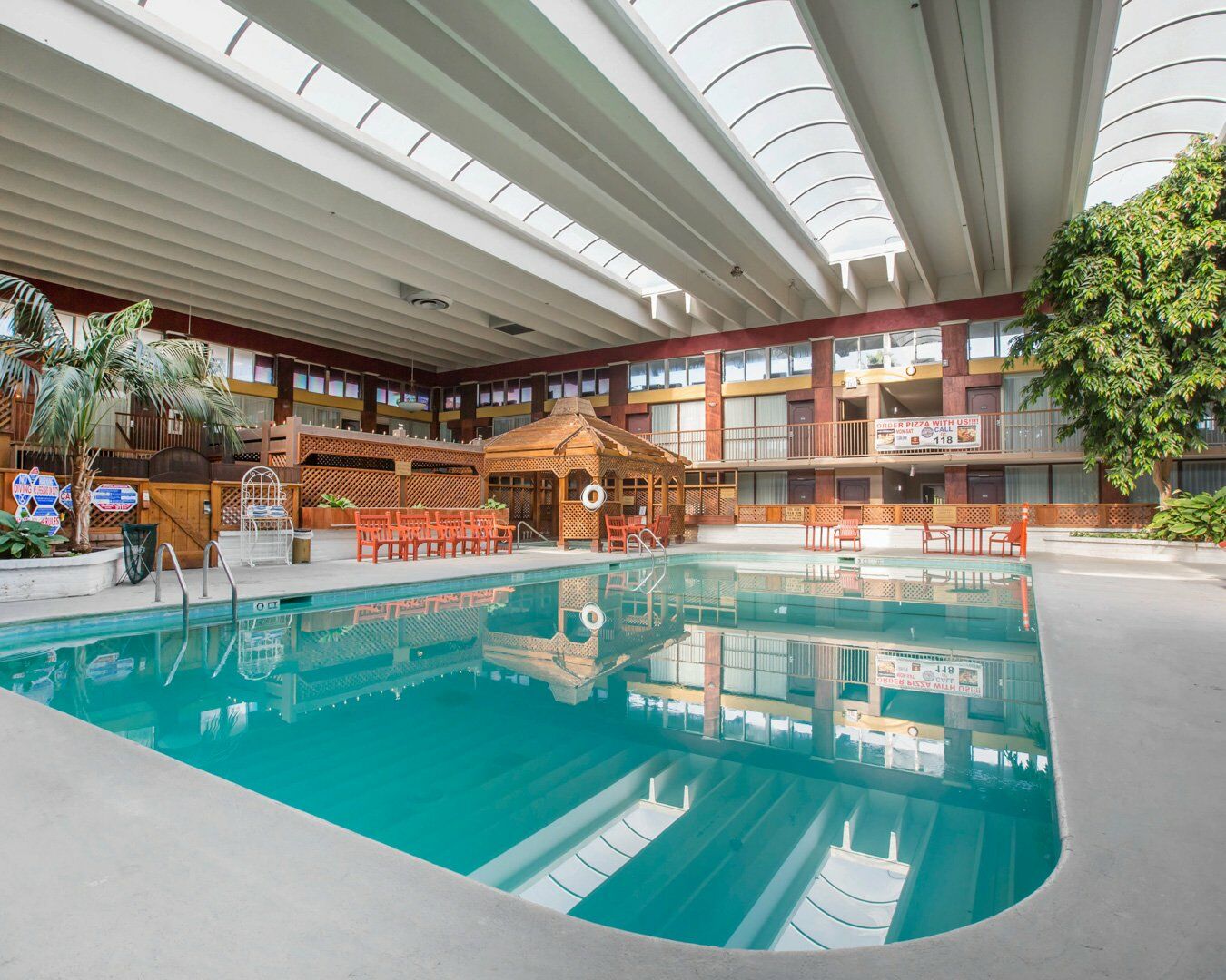 Clarion Inn Conference Center モデスト エクステリア 写真